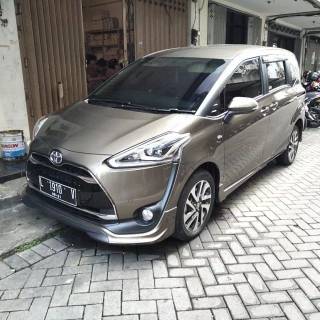 Toyota Sienta wallpaper