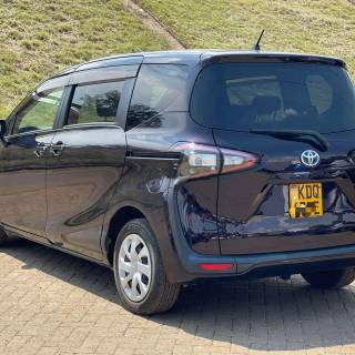 Toyota Sienta wallpaper