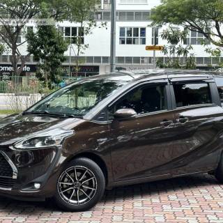 Toyota Sienta wallpaper