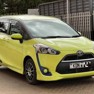 Toyota Sienta wallpaper