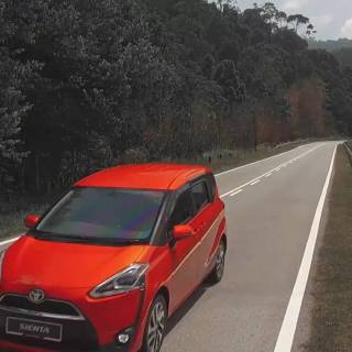 Toyota Sienta wallpaper