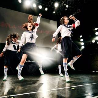 Suzuka Atarashii Gakko computer wallpaper