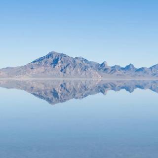 iPhone 14 Pro Max blue wallpaper