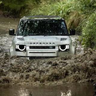 Land Rover Defender iPhone wallpaper