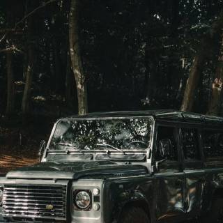 Land Rover Defender iPhone wallpaper