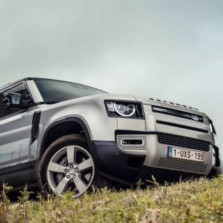 Land Rover Defender iPhone wallpaper