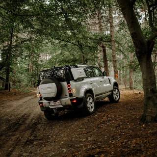 Land Rover Defender iPhone wallpaper