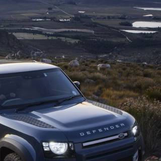 Land Rover Defender iPhone wallpaper