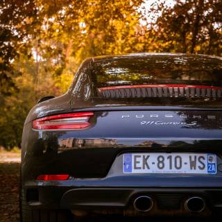 Porsche black iPhone wallpaper