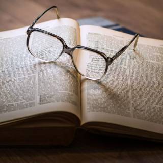 Reading 4k wallpaper