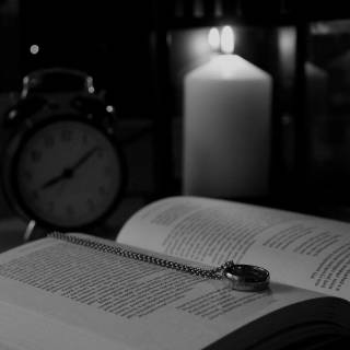 Reading 4k wallpaper