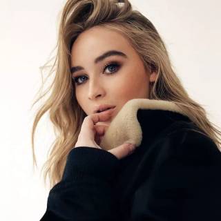 Sabrina Carpenter phone wallpaper
