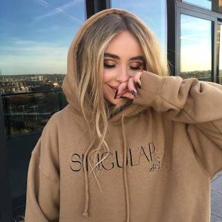 Sabrina Carpenter phone wallpaper