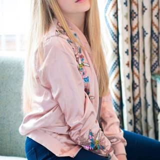 Sabrina Carpenter phone wallpaper