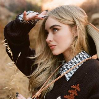 Sabrina Carpenter phone wallpaper