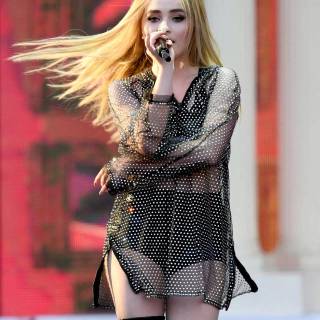 Sabrina Carpenter phone wallpaper