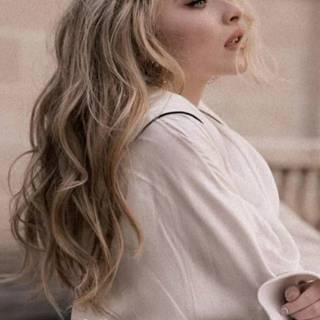 Sabrina Carpenter phone wallpaper