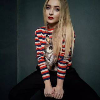 Sabrina Carpenter phone wallpaper