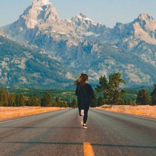 Run iPhone wallpaper