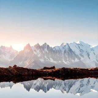 8k iPhone 13 wallpaper