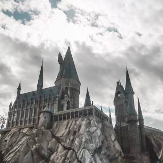 Hogwarts castle phone wallpaper