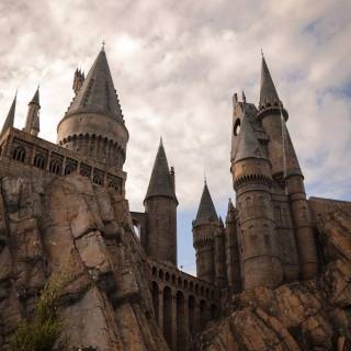 Hogwarts castle phone wallpaper