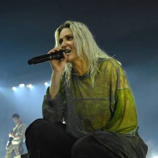 Emily Armstrong wallpaper