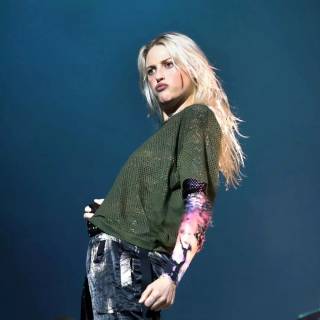 Emily Armstrong wallpaper