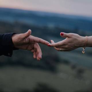 Hands free wallpaper