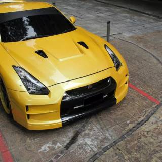 Yellow Nissan GTR wallpaper