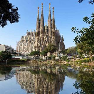 Antoni Gaudí wallpaper