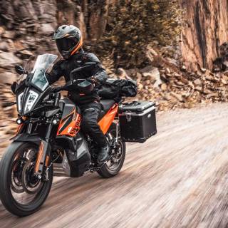 KTM 890 Adventure wallpaper