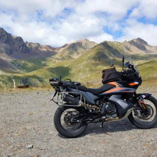 KTM 890 Adventure wallpaper