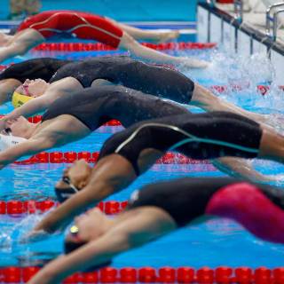 Female swimmer wallpaper