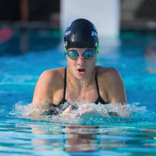 Female swimmer wallpaper