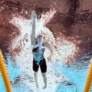 Female swimmer wallpaper