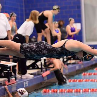 Female swimmer wallpaper