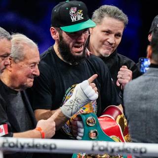 Artur Beterbiev wallpaper