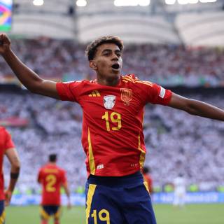 Lamine Yamal PC wallpaper