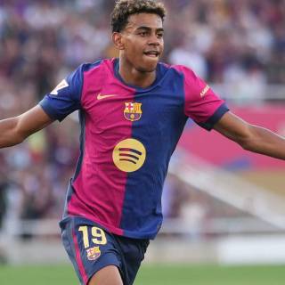 Lamine Yamal PC wallpaper