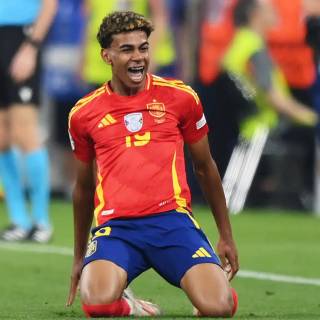 Lamine Yamal PC wallpaper