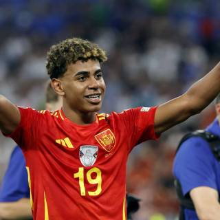 Lamine Yamal PC wallpaper