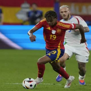 Lamine Yamal PC wallpaper