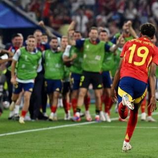 Lamine Yamal PC wallpaper