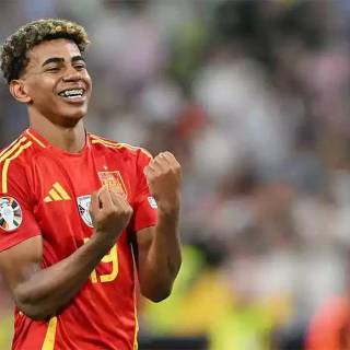 Lamine Yamal PC wallpaper