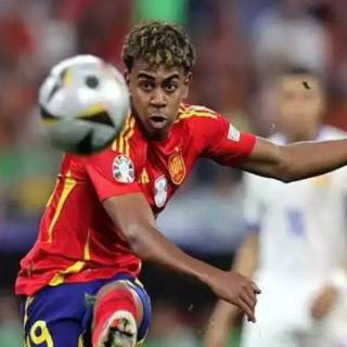 Lamine Yamal PC wallpaper