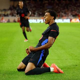 Lamine Yamal PC wallpaper