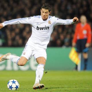 Ronaldo shooting wallpaper