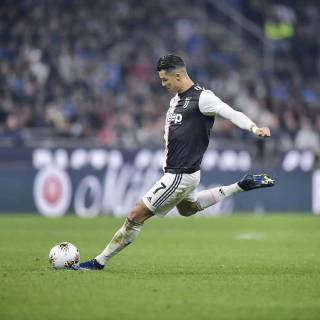 Ronaldo shooting wallpaper