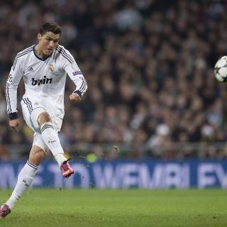 Ronaldo shooting wallpaper